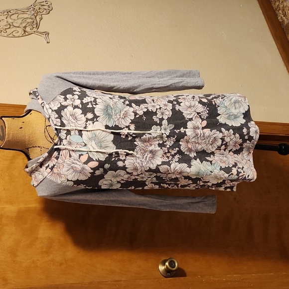 Chris & Carol | Tops | Chris Carol Floral Hooded Top | Poshmark